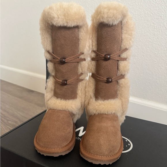 EMU Australia Brown Shearling Boots - Picture 4 of 6